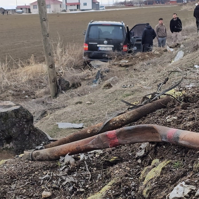 Adilcevaz'da kontrolden çıkan araç takla attı: 1 kişi yaralandı