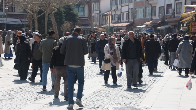 Konya'nın Tarihi Bedesten Çarşısı'nda bayram yoğunluğu