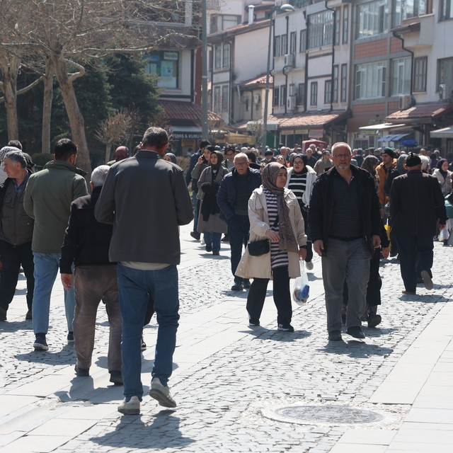 Konya'nın Tarihi Bedesten Çarşısı'nda bayram yoğunluğu