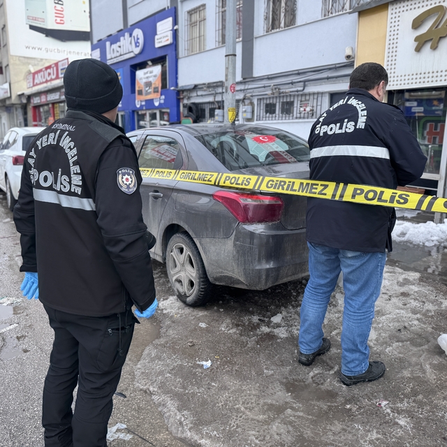 Erzurum'da çatıdan üzerine kar ve buz kütleleri düşen kişi ağır yaralandı