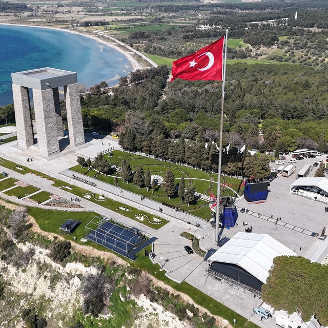 Şehitler Abidesi'nde 18 Mart tören hazırlıkları devam ediyor