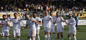 Aliağa FK, zirveye oynuyor