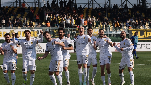 Aliağa FK, zirveye oynuyor