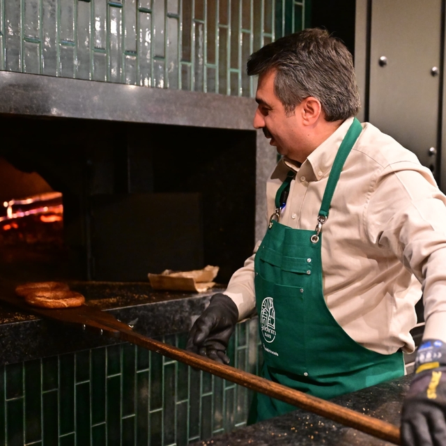 Başkan Yılmaz önce pişirdi sonra ikram etti