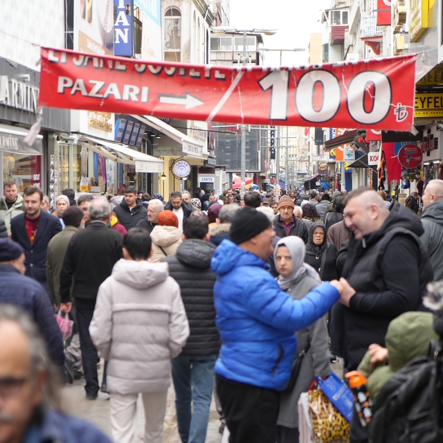 Çarşı-pazarda bayram hareketliliği