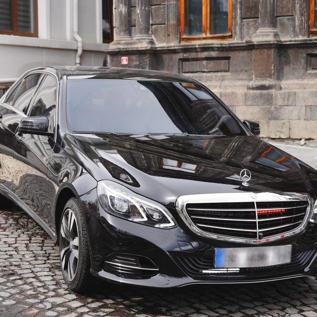 Kars Belediyesine Azerbaycan'dan anlamlı destek: Makam aracı hediye edildi