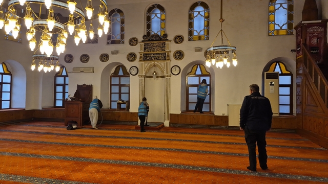 Bartın'da camiler kadın hükümlüler tarafından temizleniyor