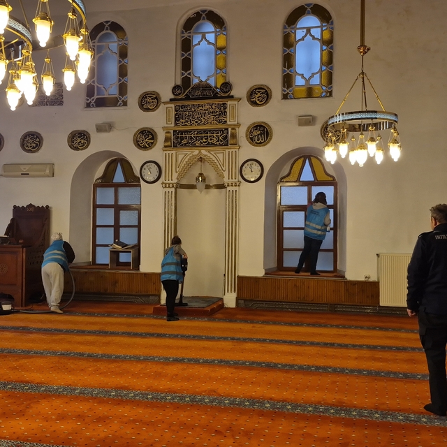 Bartın'da camiler kadın hükümlüler tarafından temizleniyor