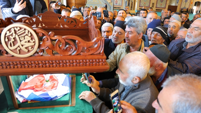 Kahramanmaraş'ta Abdülhamid Han Camii'nde Sakal-ı Şerif ziyarete açıldı