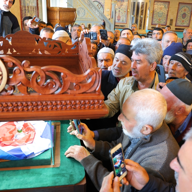 Kahramanmaraş'ta Abdülhamid Han Camii'nde Sakal-ı Şerif ziyarete açıldı
