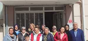 Burhaniye'de huzurevindeki yaşlıları sevindirdiler