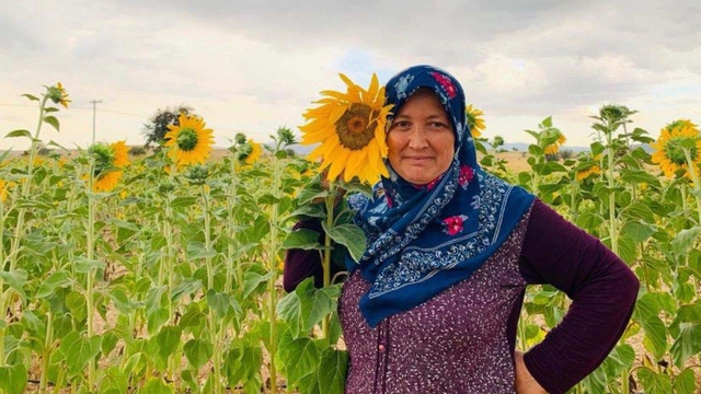 Yangında ölen kadın toprağa verildi, eşinin tedavisi sürüyor