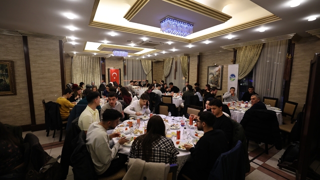 Sakarya'da protokol ve sağlık camiası iftarda buluştu