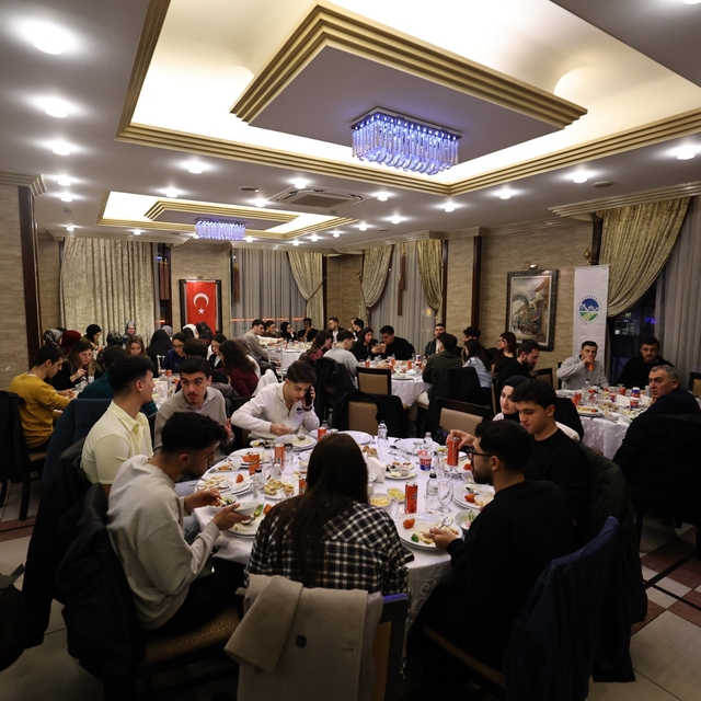 Sakarya'da protokol ve sağlık camiası iftarda buluştu
