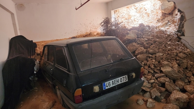 Gaziantep'te yağmur duvarı yıktı