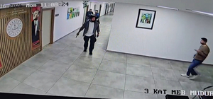 Kaymakamlık binasında ateş açıp, kendini odaya kilitledi (2)