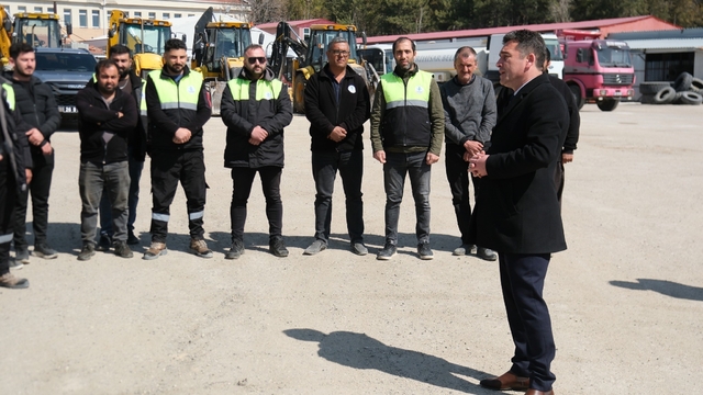 Başkan Dökmeci'den yüzleri güldüren bayram ikramiyesi