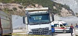 Maden ocağı şantiyesinde TIR'ın çarptığı personel öldü