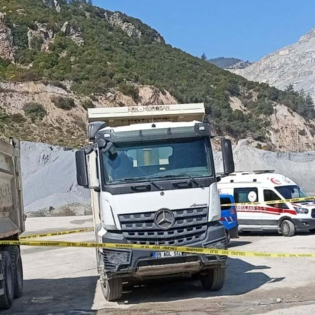Maden ocağı şantiyesinde TIR'ın çarptığı personel öldü