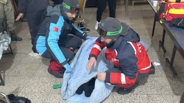 Başkale'de hipotermi şüphesi olan 2 göçmen kurtarıldı