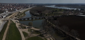 Tunca Nehri kıyısında toprak kayması: 50 metrelik alanda çatlaklar oluştu