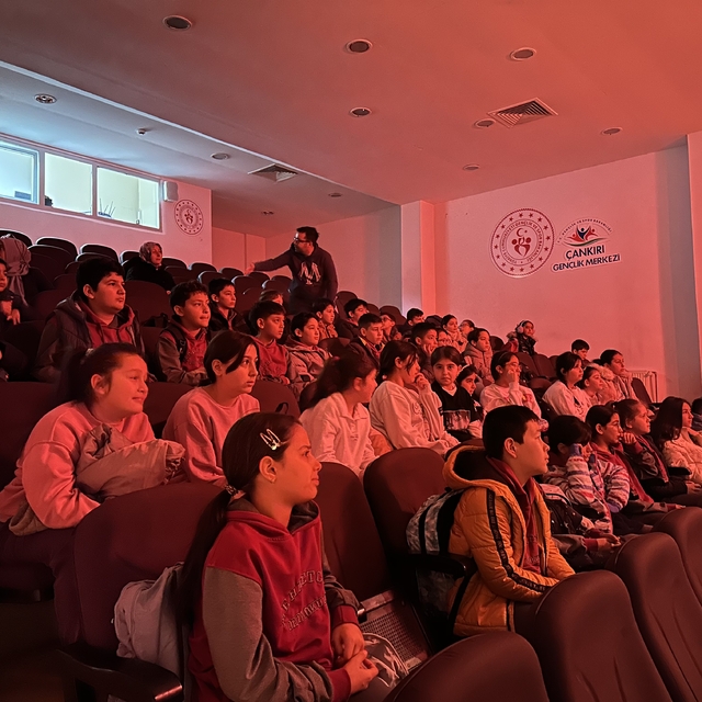 Öğrenciler tiyatro ile polislik mesleğini canlandırdı