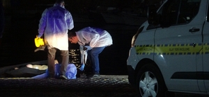 Antalya'da 30 metrelik falezlerden düşerek ölen müzisyenin son türküsü yürekleri yaktı Müzisyenlik ve özel bir okulda müzik öğretmenliği yaptığı da öğrenilen 38 yaşındaki kadının cenazesi teslim alındı Genç öğretmenin en son 3 gün önce 18 Mart Çanakkale Zaferi için çalıştığı özel okulda Yemen Türküsü'nü seslendirdiği öğrenildi