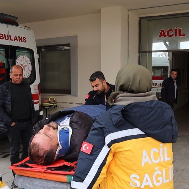 Şarampole yuvarlanan aracın sürücüsü yaralandı