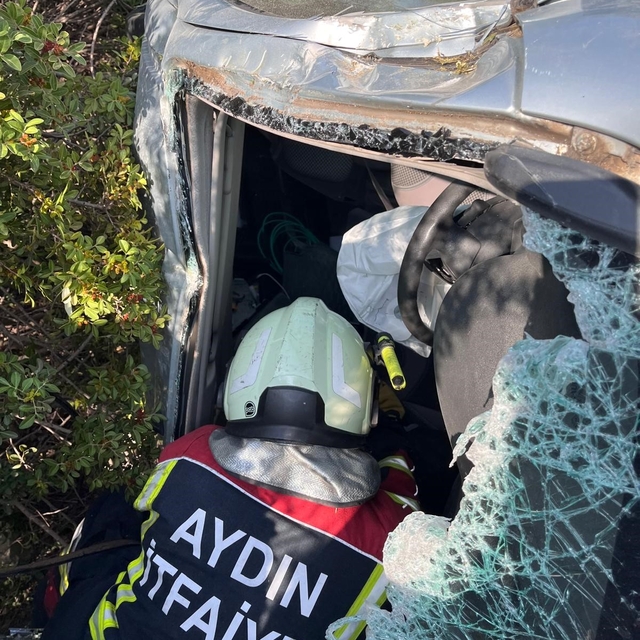 Kuşadası'nda araç şarampole yuvarlandı: 1 yaralı