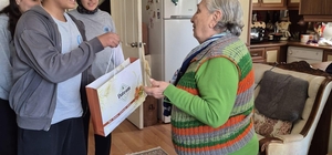 Muğla'da liselilerden emekli öğretmenlere vefa ziyareti