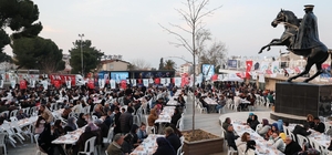 Alaşehir'de yüzlerce kişi iftarda buluştu