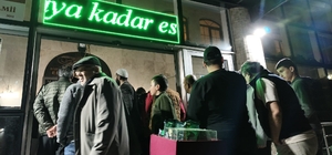 Aydın'da Kadir Gecesi'nde camiler doldu taştı Emir Sultan Camii'nde yer kalmadı, vatandaşlar çevre camilere yöneldi