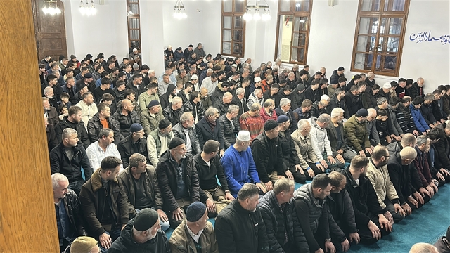 Sakarya'da Kadir Gecesi'nde vatandaşlar camilere akın etti