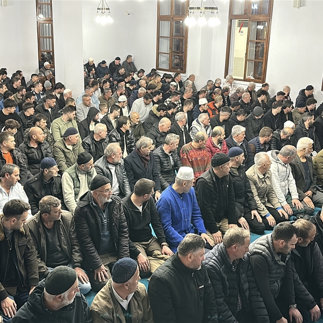 Sakarya'da Kadir Gecesi'nde vatandaşlar camilere akın etti