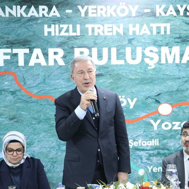 TBMM Milli Savunma Komisyonu Başkanı Akar, Kayseri'de hızlı tren şantiyesin...