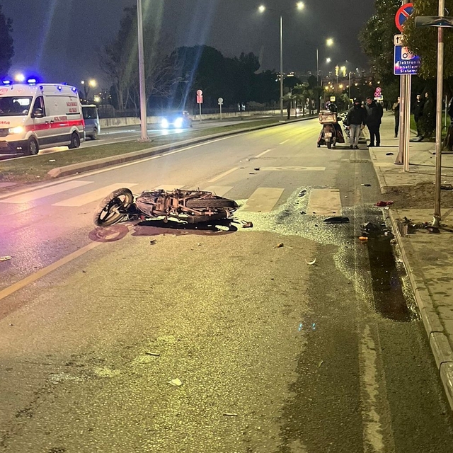 Minibüs ile motosiklet çarpıştı; 1 ölü, 1 yaralı