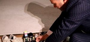 Ankara'da Kadir Gecesi'nde camiye giden çocukların ayakkabılarına hediye bırakıldı