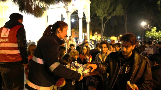 Aydın Büyükşehir'den Kadir Gecesi'nde lokum ikramı