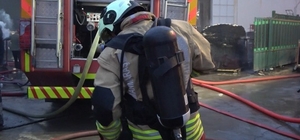 Kahramanmaraş'ta yangına müdahale eden itfaiye eri darbedildi