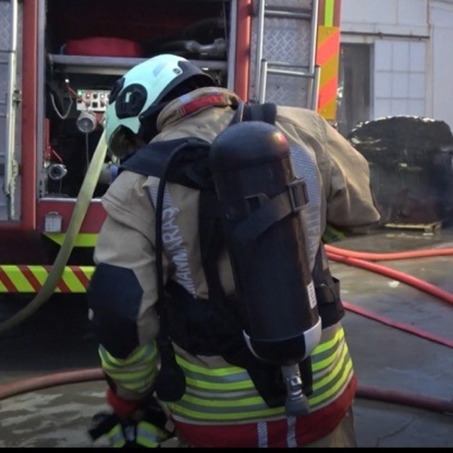 Kahramanmaraş'ta yangına müdahale eden itfaiye eri darbedildi