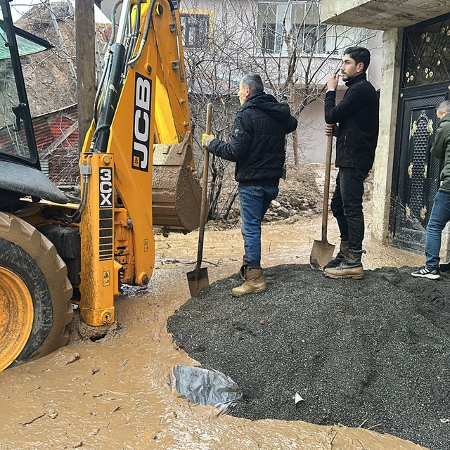 Hakkari'de sağanak nedeniyle heyelan meydana geldi