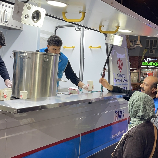 Osmaniye'de Kadir Gecesi'nde camiler doldu taştı