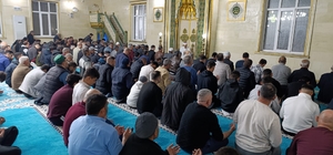Selendi’de Kadir Gecesi’nde camiler dolup taştı