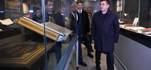 Kadir Gecesi'nde kutsal emanetlerin sergilendiği külliyeye yoğun ilgi