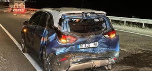 Uşak’ta tır ile otomobilin çarpışması sonucu aynı aileden 4 kişi yaralandı