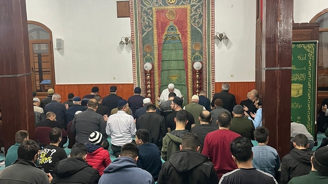 Tercan'da vatandaşlar Kadir Gecesi'nde camileri doldurdu