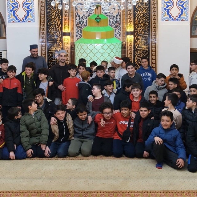 Teravih etkinlikleriyle öğrencilere manevi eğitim
Erzincan'da öğrenciler te...