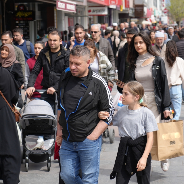 Erzincan'da çarşı ve pazarda bayram yoğunluğu yaşanıyor