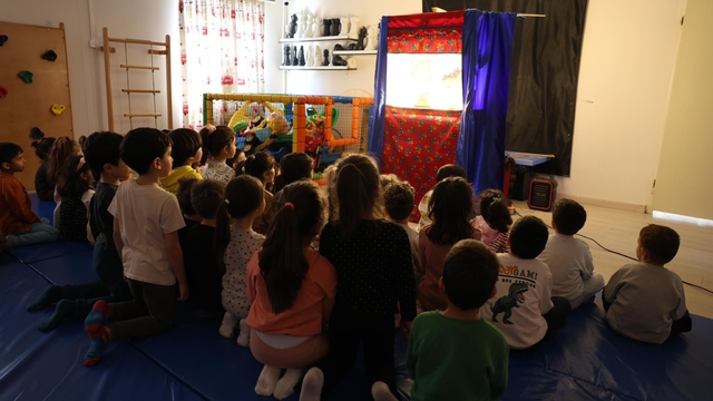 Didim Belediyesi minikleri Hacivat ve Karagöz ile buluşturdu