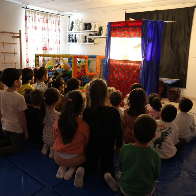 Didim Belediyesi minikleri Hacivat ve Karagöz ile buluşturdu